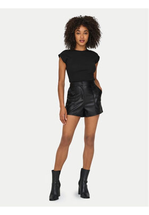 only - ONLY Szorty z imitacji skóry Tricia 15287184 Czarny Baggy Fit. Kolor: czarny. Materiał: skóra