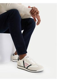 Guess Jeans Sneakersy CWBEO-DELAND-02 WE Écru. Kolor: kremowy. Materiał: materiał #5