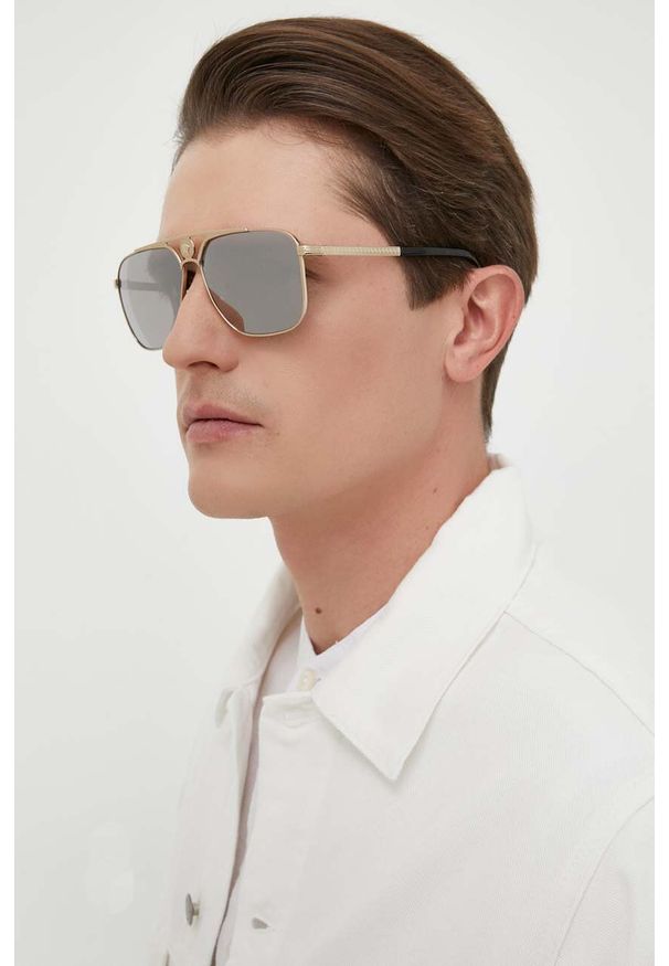 VERSACE - Versace okulary przeciwsłoneczne męskie kolor złoty. Kolor: złoty