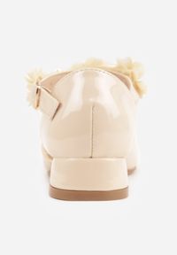 Born2be - Beżowe Lakierowane Sandały na Niskim Obcasie z Kwiatkami i Perełkami Denagia. Zapięcie: sprzączka. Kolor: beżowy. Materiał: lakier. Wzór: kwiaty. Sezon: lato. Styl: elegancki #4