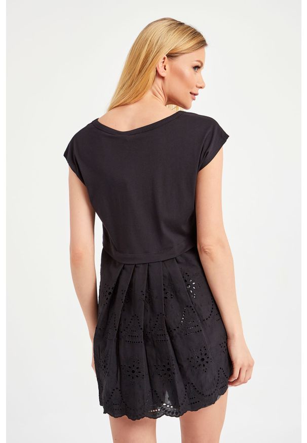 TwinSet - TOP TWINSET ACTITUDE. Materiał: koronka, bawełna. Długość rękawa: krótki rękaw. Długość: krótkie. Wzór: gładki, koronka