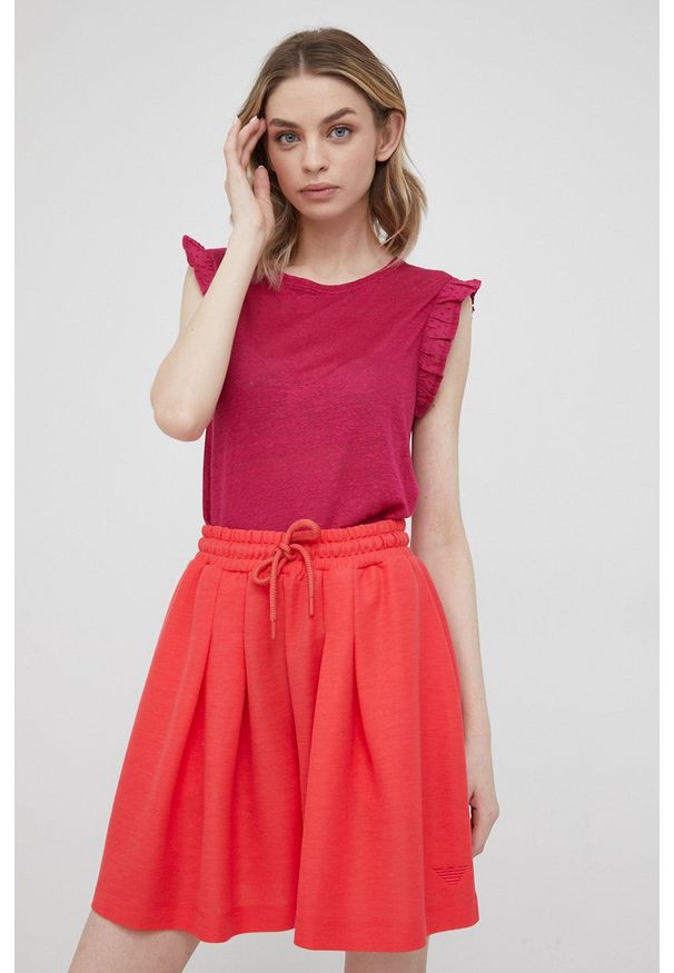 Emporio Armani szorty damskie kolor czerwony gładkie high waist. Stan: podwyższony. Kolor: czerwony. Materiał: tkanina. Wzór: gładki