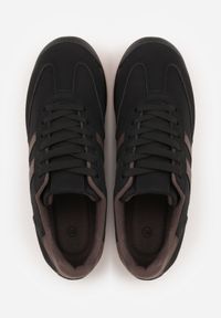 Born2be - Czarno-Brązowe Sneakersy z Geometrycznym Motywem Jannata. Okazja: na co dzień. Kolor: czarny. Materiał: jeans, dresówka. Wzór: geometria #8