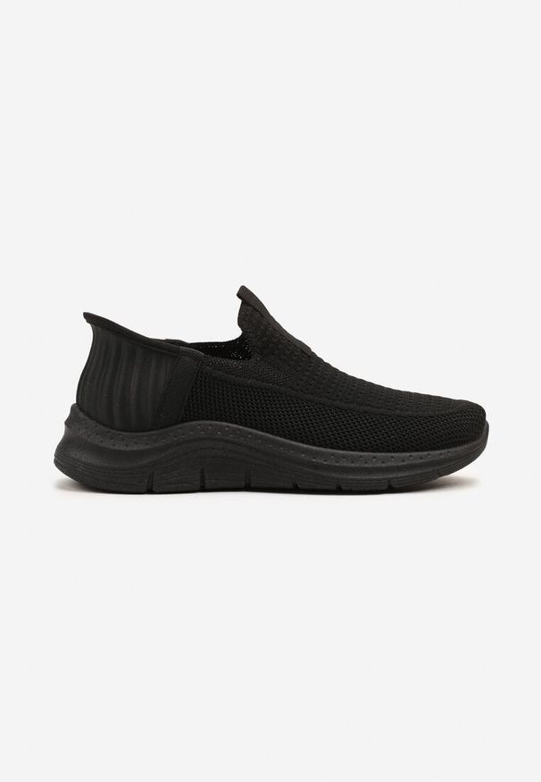Born2be - Czarne Wsuwane Buty Sportowe Sneakersy na Tłoczonej Podeszwie Fadema. Okazja: na co dzień. Zapięcie: bez zapięcia. Kolor: czarny