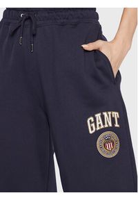 GANT - Gant Spodnie dresowe Crest Shield 4203916 Granatowy Relaxed Fit. Kolor: niebieski. Materiał: bawełna, dresówka #4