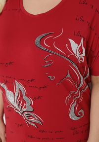 Born2be - Bordowy T-shirt Ozdobiony Cyrkoniami i Nadrukiem Wallilena. Okazja: na co dzień. Kolor: czerwony. Wzór: aplikacja, nadruk. Styl: casual #5