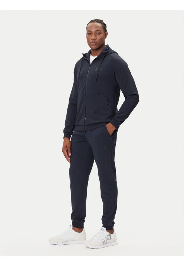 EA7 Emporio Armani Dres 7M000665 AF12501 UB102 Granatowy Regular Fit. Kolor: niebieski. Materiał: syntetyk