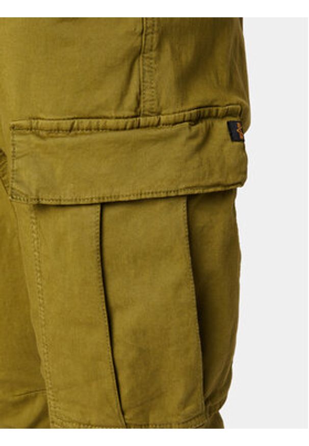 Alpha Industries Joggery Airman 188201 Zielony Tapered Fit. Kolor: zielony. Materiał: bawełna