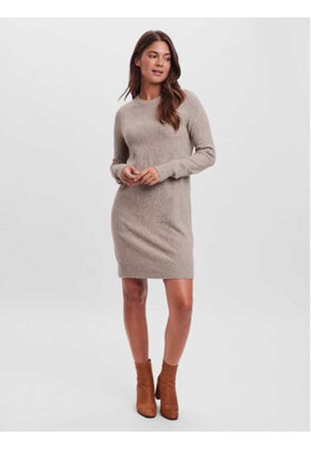 Vero Moda Sukienka dzianinowa 10215523 Beżowy Relaxed Fit. Kolor: beżowy. Materiał: syntetyk