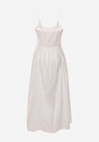 Born2be - Biała Ażurowa Sukienka z Bawełny o Rozkloszowanym Kroju na Ramiączkach Cheriny. Okazja: na co dzień, na imprezę. Kolor: biały. Materiał: bawełna. Długość rękawa: na ramiączkach. Wzór: ażurowy. Sezon: lato. Typ sukienki: proste. Styl: casual, elegancki #2