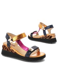 Sandały damskie Artiker, cholewka ze skóry naturalnej licowej pasek wokół kostki z regulacją na rzep, pomarańczowe, 58C1371. Zapięcie: rzepy. Kolor: pomarańczowy. Materiał: skóra #7