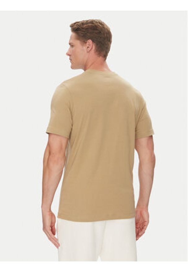 Nike T-Shirt Nsw Club Tee AR4997 Khaki Regular Fit. Kolor: brązowy. Materiał: bawełna
