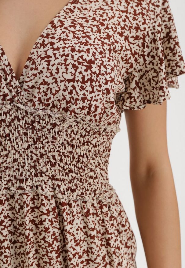 Born2be - Beżowo-Bordowy Kombinezon Aedinna. Kolor: beżowy. Materiał: wiskoza, tkanina, jeans. Długość rękawa: krótki rękaw. Długość: krótkie. Wzór: kwiaty