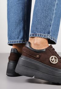 Born2be - Brązowe Sneakersy Vices na Grubej Podeszwie z Metaliczną Ozdobą Tatorelis. Okazja: na co dzień. Kolor: brązowy. Materiał: jeans. Wzór: aplikacja #3