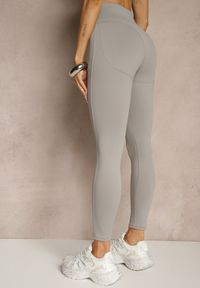 Renee - Jasnoszare Legginsy z Ozdobnymi Przeszyciami z Efektem Modelowania Carittia. Okazja: na co dzień. Kolor: szary. Długość: długie. Styl: elegancki, casual #4