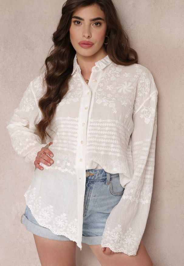 Renee - Biała Przezroczysta Koszula z Bawełny z Haftem w Kwiatki Kariela. Kolor: biały. Materiał: bawełna. Wzór: kwiaty, haft