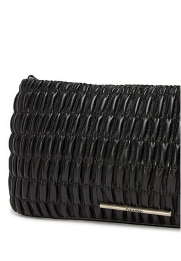 Calvin Klein Jeans Torebka Rouched Zip Top Bag LV04K3090G Czarny. Kolor: czarny. Materiał: skórzane