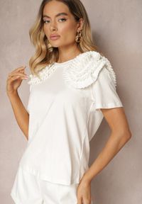 Renee - Biały T-shirt z Bawełny Wykończony Ozdobnymi Elementami Kililena. Okazja: do pracy, na spotkanie biznesowe, na co dzień. Kolor: biały. Materiał: bawełna. Wzór: aplikacja. Styl: klasyczny, casual, elegancki, biznesowy #5