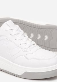Renee - Białe Sneakersy Sznurowane na Grubej Podeszwie Ainne. Kolor: biały