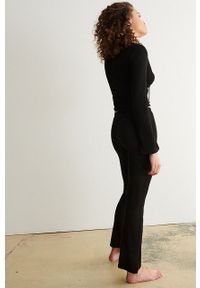 Undiz spodnie damskie kolor czarny szerokie high waist. Stan: podwyższony. Kolor: czarny. Materiał: dzianina. Wzór: gładki #2