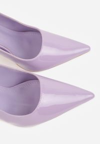 Born2be - Fioletowe Lakierowane Sandały na Szpilce z Odkrytą Piętą i Aplikacją Meridoria. Okazja: na co dzień, na randkę. Zapięcie: pasek. Kolor: fioletowy. Materiał: lakier. Wzór: aplikacja. Obcas: na szpilce. Styl: casual, elegancki, klasyczny #6