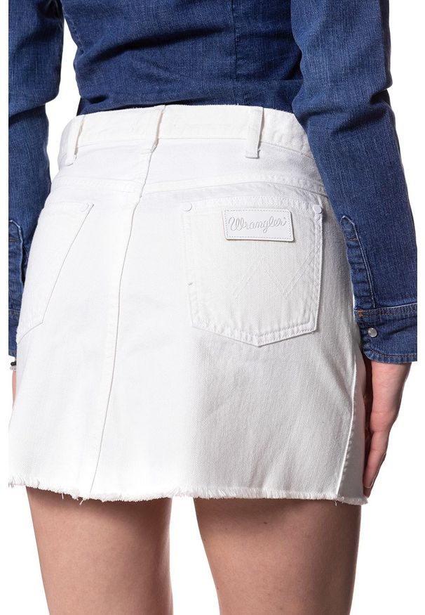 Wrangler - SPÓDNICA JEANSOWA WRANGLER RETRO SKIRT WHITE DAMAGED W241DM12Q 112127919. Materiał: jeans. Styl: retro