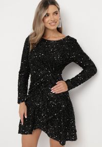 Born2be - Czarna Kopertowa Sukienka Mini w Cekiny Solaire. Kolor: czarny. Materiał: materiał. Typ sukienki: kopertowe. Długość: mini #4