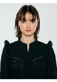 Big-Star - Bluzka damska bawełniana z rękawem 3/4 czarna Bohna 906. Okazja: na co dzień. Typ kołnierza: kołnierzyk stójkowy, kołnierz z falbankami. Kolor: czarny. Materiał: bawełna. Wzór: ażurowy, haft, aplikacja, koronka. Styl: casual, elegancki, boho #5