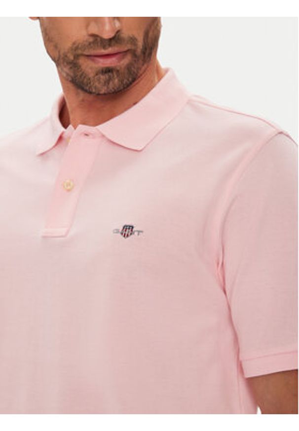 GANT - Gant Polo Shield Piqué 2210 Różowy Regular Fit. Typ kołnierza: polo. Kolor: różowy. Materiał: bawełna