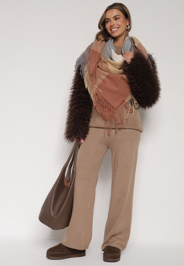 Born2be - Beżowy Szalik Bellaern. Kolor: beżowy. Materiał: futro, wiskoza, bawełna, tkanina. Styl: elegancki