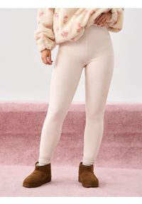 Sinsay - Legginsy z futerkowym ociepleniem w środku - kremowy. Kolor: kremowy #1