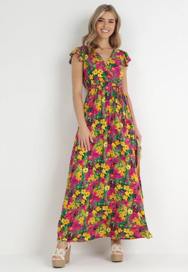 Born2be - Żółto-Różowa Sukienka Oceshi. Typ kołnierza: kokarda, kołnierz z falbankami. Kolor: żółty. Materiał: materiał. Wzór: kwiaty. Typ sukienki: kopertowe. Długość: maxi