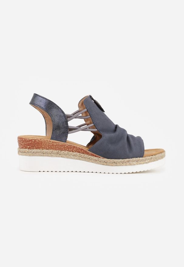 Born2be - Niebieskie Sandały na Koturnie z Marszczoną Cholewką i Metaliczną Aplikacją Teodlar. Zapięcie: bez zapięcia. Kolor: niebieski. Materiał: jeans, len. Wzór: aplikacja. Sezon: lato. Obcas: na koturnie. Styl: boho. Wysokość obcasa: średni