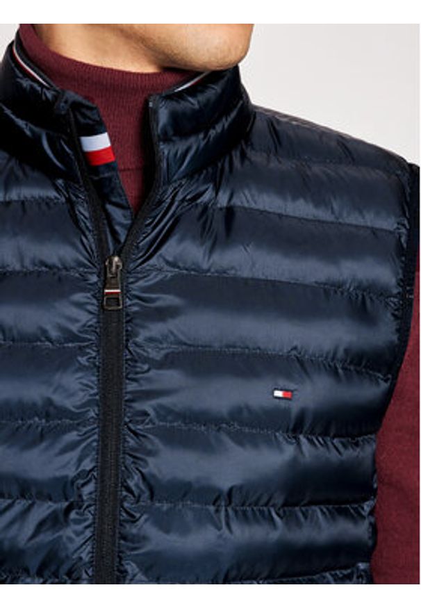 TOMMY HILFIGER - Tommy Hilfiger Kamizelka Core Circular MW0MW18762 Granatowy Regular Fit. Kolor: niebieski. Materiał: syntetyk