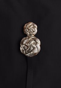 Renee - Czarne Spódnico-Szorty High Waist Ozdobione Metaliczną Aplikacją i Paskiem Retness. Okazja: na co dzień. Stan: podwyższony. Kolor: czarny. Wzór: aplikacja. Styl: casual #8