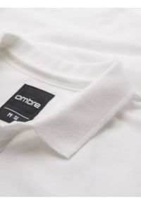 Ombre Clothing - Polo koszulka z bawełnianej dzianiny pique – ecru V7 - Rozmiar: S. Okazja: na co dzień. Typ kołnierza: polo. Materiał: bawełna, dzianina. Długość rękawa: krótki rękaw. Długość: krótkie. Wzór: haft. Styl: casual, elegancki #3