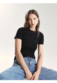 Reserved - T-shirt z aplikacjami - czarny. Kolor: czarny. Materiał: dzianina, bawełna. Wzór: aplikacja #1