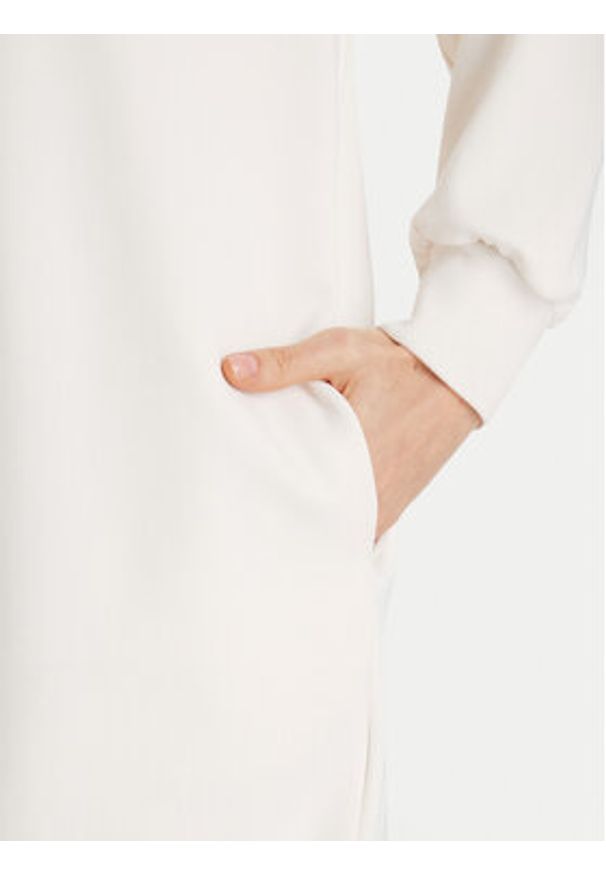 Guess Sukienka codzienna V5YK07 KCX22 Écru Regular Fit. Okazja: na co dzień. Materiał: syntetyk. Typ sukienki: proste. Styl: casual