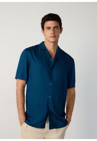 Reserved - Koszula regular fit z wiskozy - granatowy. Kolor: niebieski. Materiał: wiskoza #1