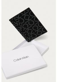 Calvin Klein Jeans - Portfel. Kolor: czarny. Materiał: materiał