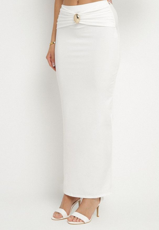 Born2be - Biały Komplet z Wiskozą Top na Ramiączkach i Spódnica z Rozcięciem Savolise. Kolor: biały. Materiał: wiskoza