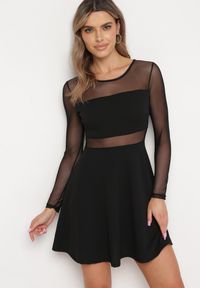 Born2be - Czarna Rozkloszowana Sukienka Mini ze Wstawkami z Siateczki Olessea. Okazja: na co dzień. Kolor: czarny. Materiał: skóra. Długość rękawa: długi rękaw. Typ sukienki: proste. Styl: casual. Długość: mini #1