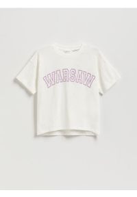 Reserved - Krótki t-shirt z nadrukiem - złamana biel. Materiał: bawełna. Długość: krótkie. Wzór: nadruk
