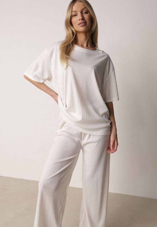 Born2be - Biały Komplet Oversize z Cyrkoniami T-shirt i Spodnie Arnatea. Kolor: biały. Wzór: aplikacja