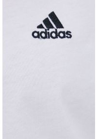 Adidas - adidas Longsleeve bawełniany kolor biały. Okazja: na co dzień. Kolor: biały. Materiał: bawełna. Długość rękawa: długi rękaw. Styl: casual