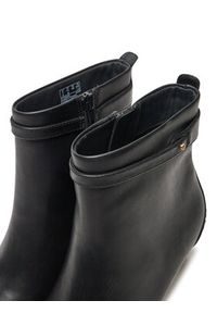 Clarks Botki Adela Up 26179529 Czarny. Kolor: czarny. Materiał: skóra #3