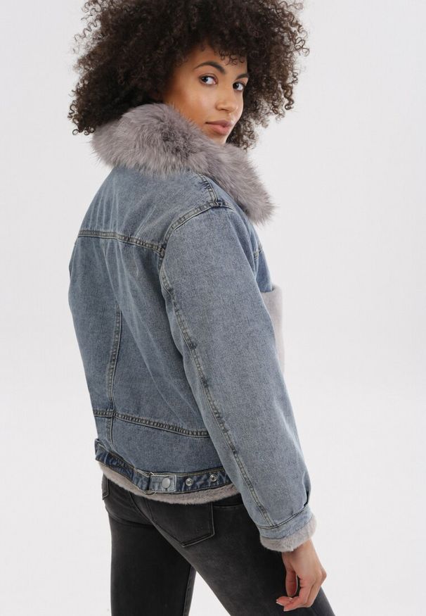 Born2be - Niebieska Kurtka Daeigina. Okazja: na co dzień. Kolor: niebieski. Materiał: futro, jeans, materiał. Długość rękawa: długi rękaw. Długość: długie. Styl: casual