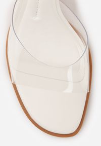 Renee - Białe Transparentne Klapki na Kaczuszce Helymna. Okazja: na co dzień. Kolor: biały. Materiał: jeans, skóra, koronka. Obcas: na szpilce. Styl: casual #6