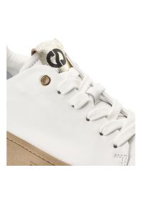 Białe Sneakersy Carinii Eleganckie Buty Damskie Na Platformie. Okazja: na co dzień. Kolor: biały. Szerokość cholewki: normalna. Wzór: aplikacja. Obcas: na platformie. Styl: elegancki #3