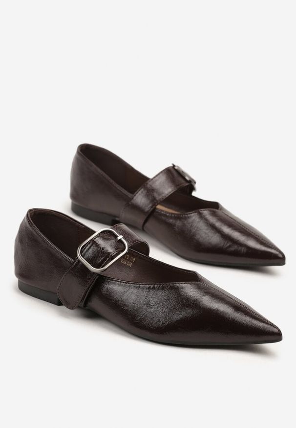 Renee - Ciemnobrązowe Balerinki w Stylu Mary Jane ze Szpiczastym Noskiem Nalivira. Okazja: na co dzień. Nosek buta: szpiczasty. Kolor: brązowy. Materiał: jeans. Styl: casual